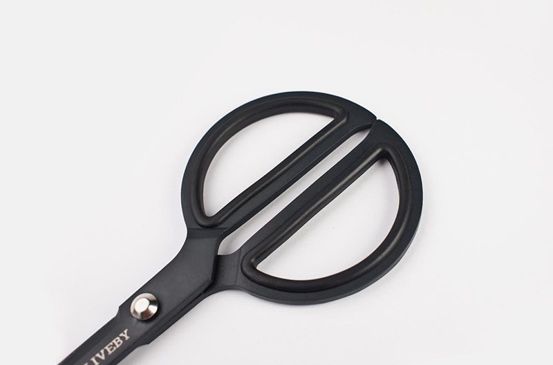 scissor 8 black circle